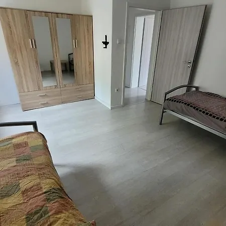 Ferienwohnung Laacher See מלון Burgbrohl